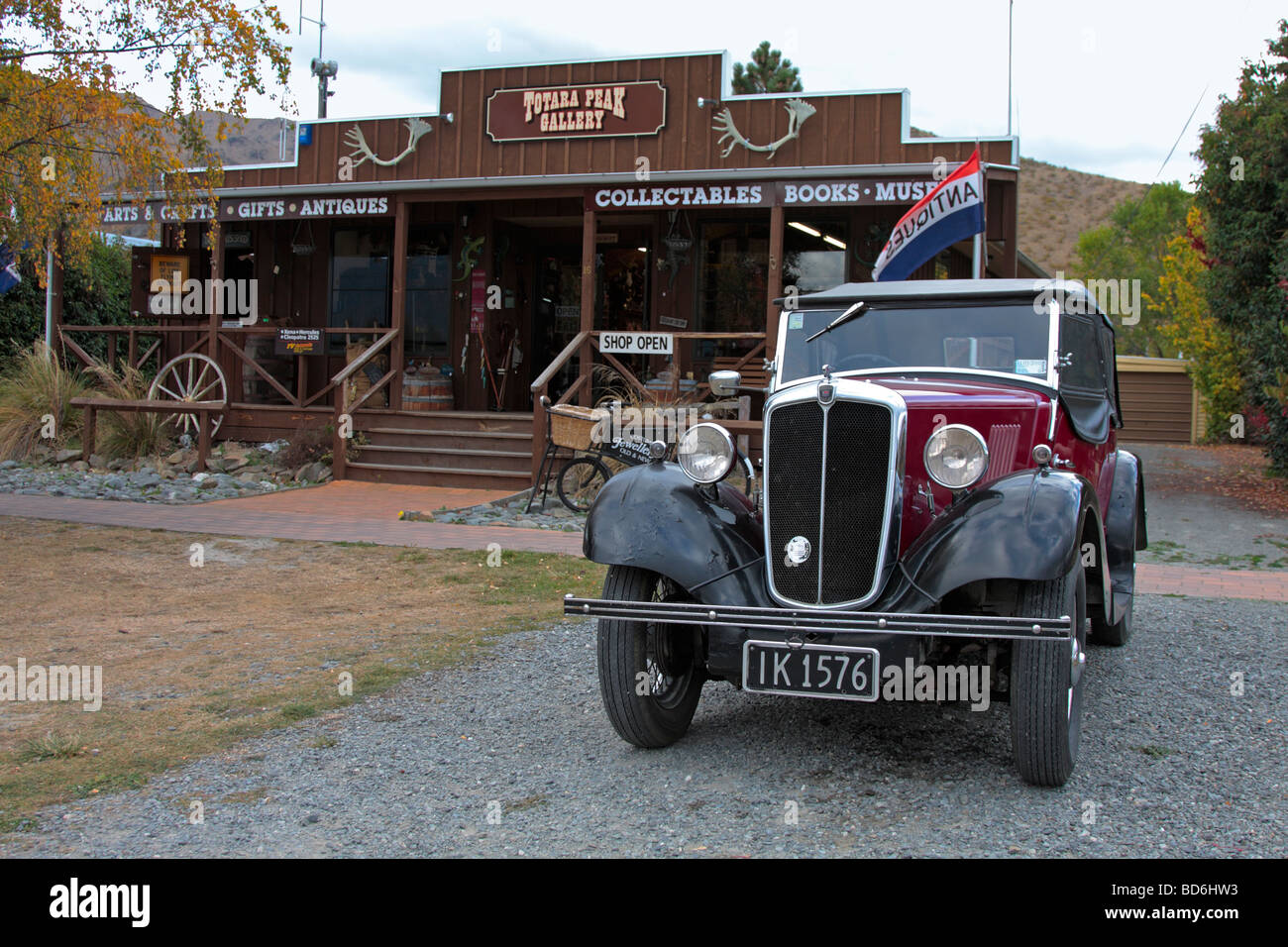 Morris Eight series 1 parked outside an antique shop in Omarama New Zealand Stock Photo
