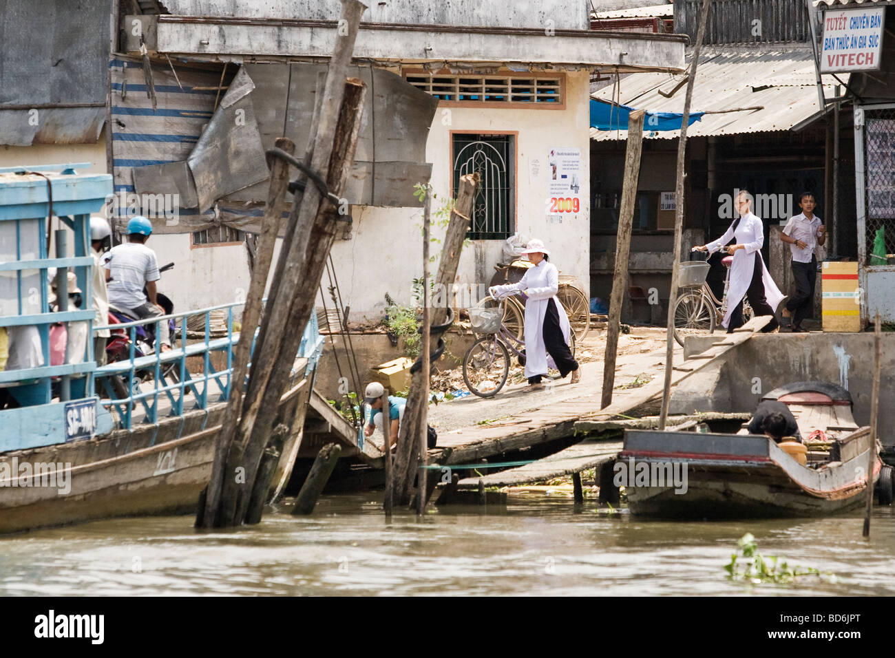 People boarding a ferry in a floating village in the Mekong Delta ...