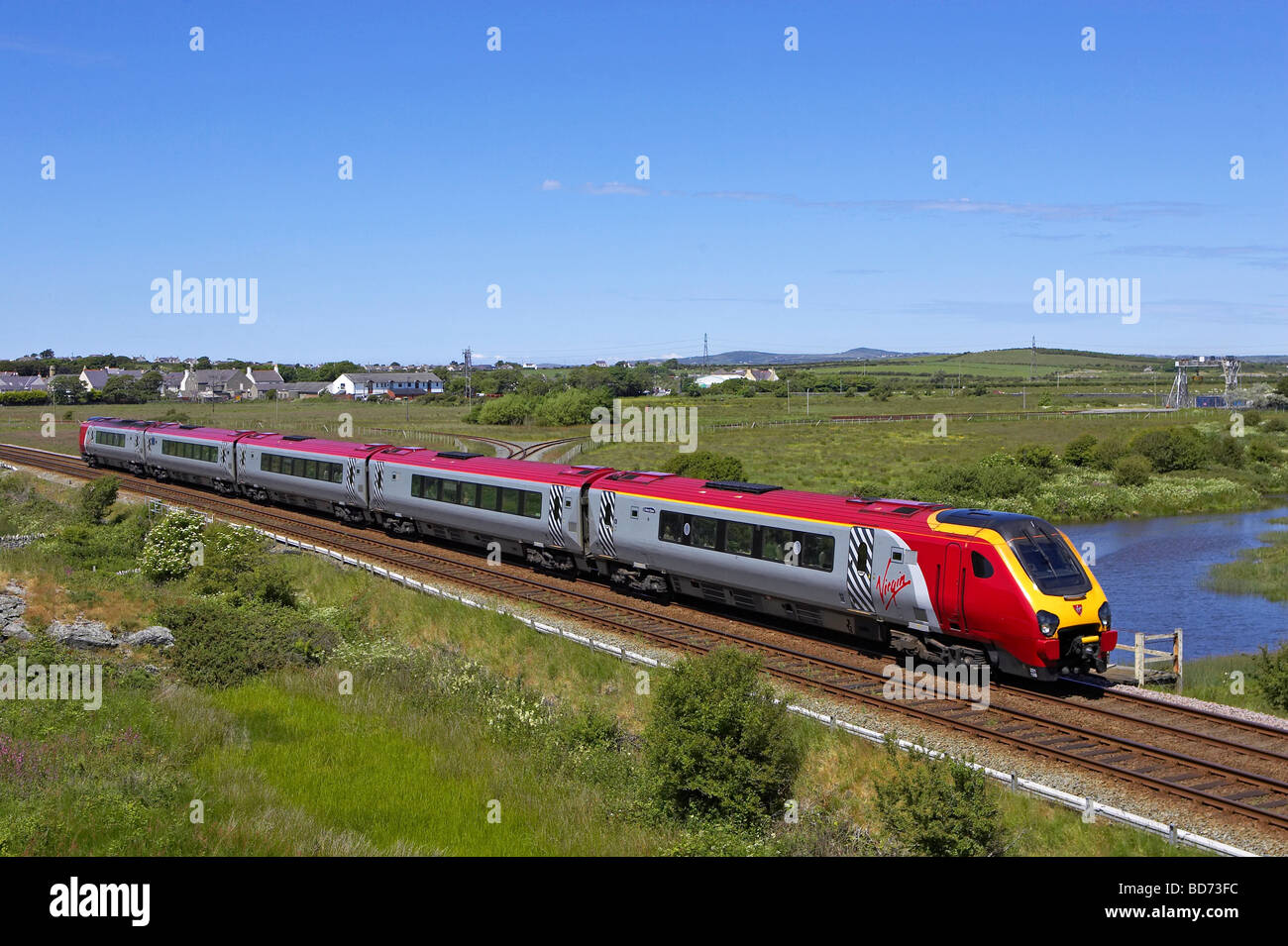 Virgin Super Voyager 221 108 passes Valley on Anglesey with a Holyhead Euston service on 27 06 09 Stock Photo