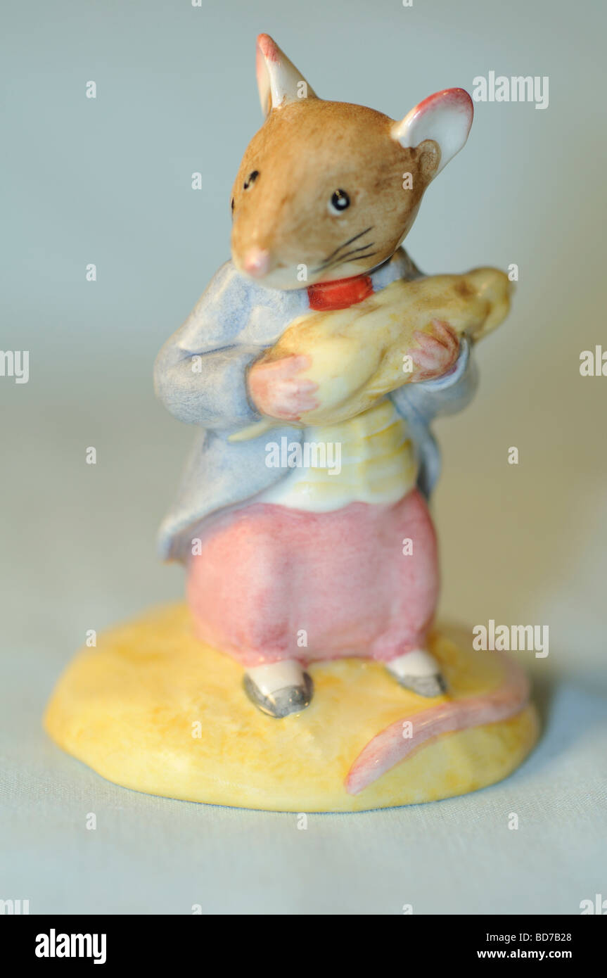 Johny town mouse eating corn - Beatrix Potter - Royal Doulton Peter Rabbit collection figurine Stock Photo