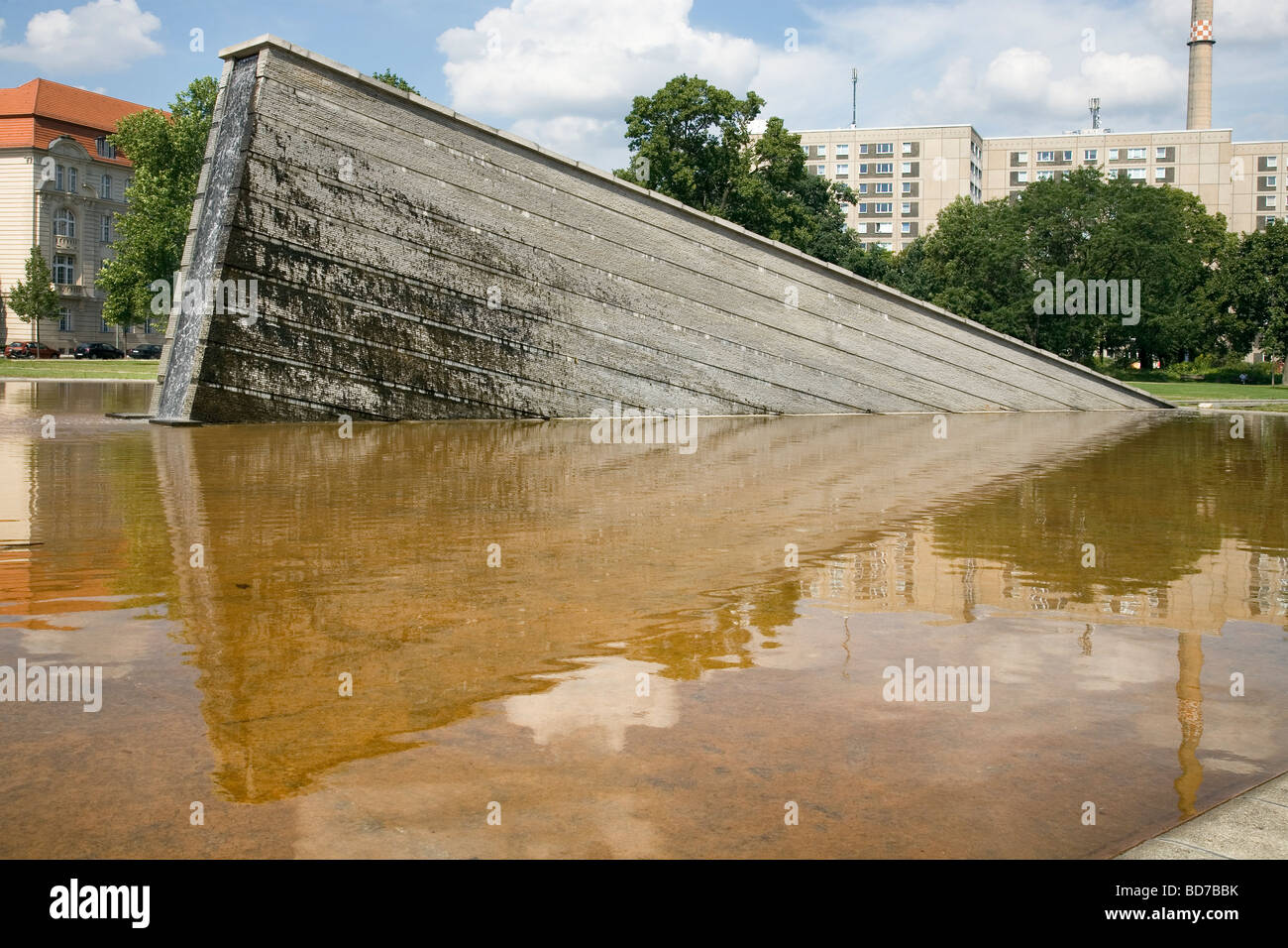 Berlin Wall memorial in Invalidenpark - fountain “Sinkende Mauer” (Sinking Wall) by Christophe Girot , Berlin, Germany Stock Photo