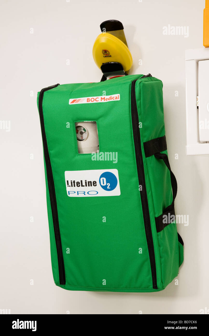 First aid emergency kit containing an oxygen supply cylinder of compressed gas Stock Photo Alamy