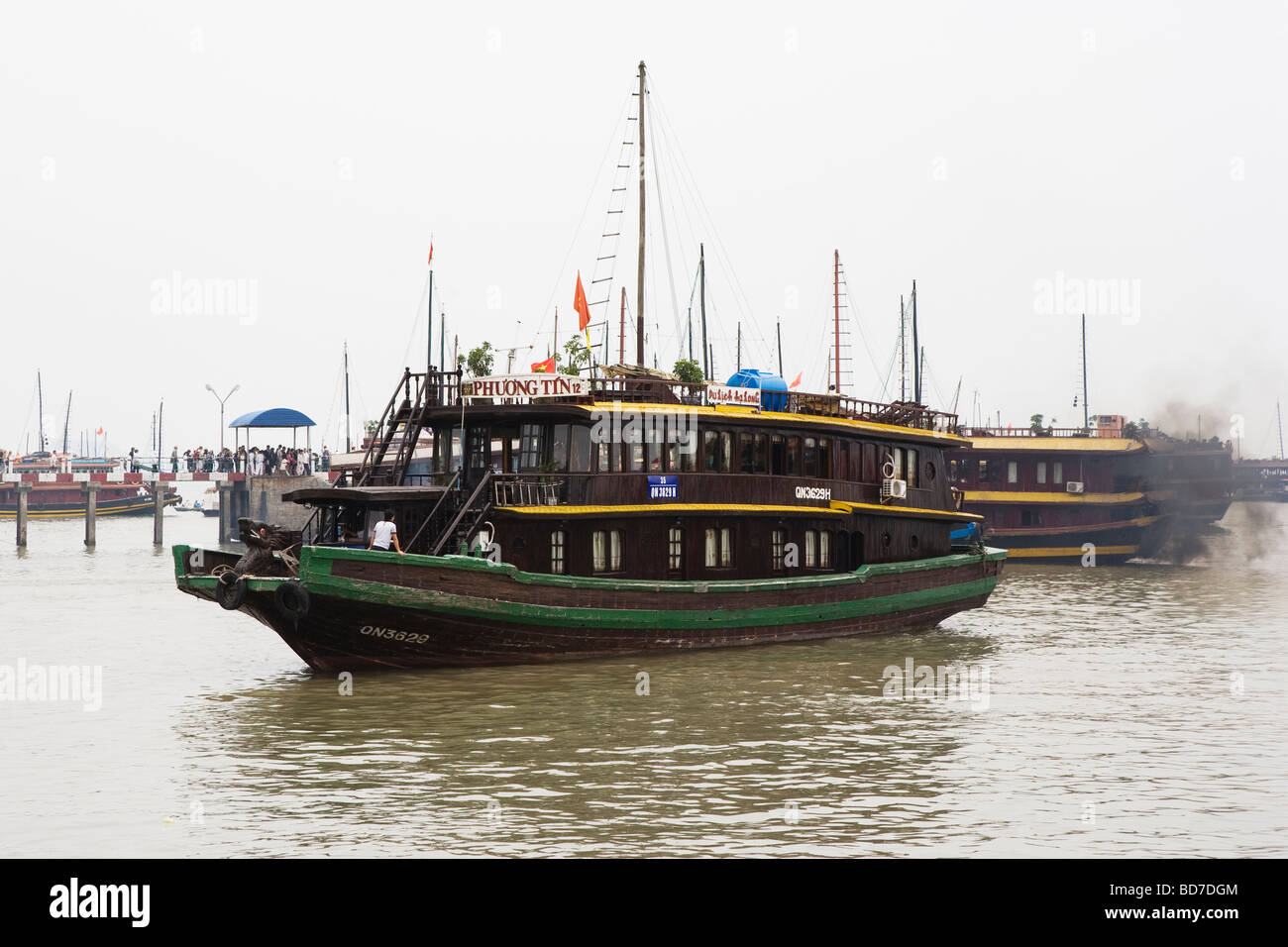 Vietnam tourist boats hi-res stock photography and images - Alamy