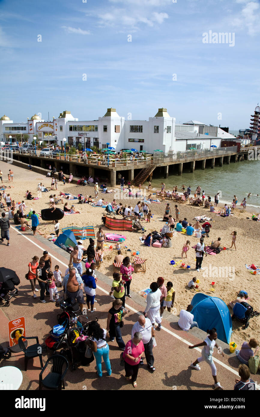 THE BEACH AND PIER AT CLACTON ON SEA ON THE ESSEX COAST Stock Photo Alamy
