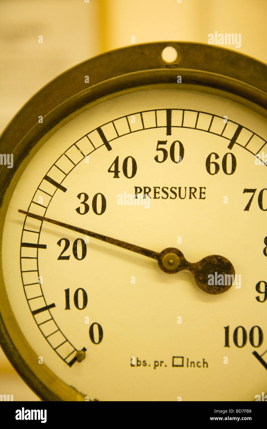 Old Pressure Gauge Pounds Per Square Inch Stock Photo 25366636 Alamy