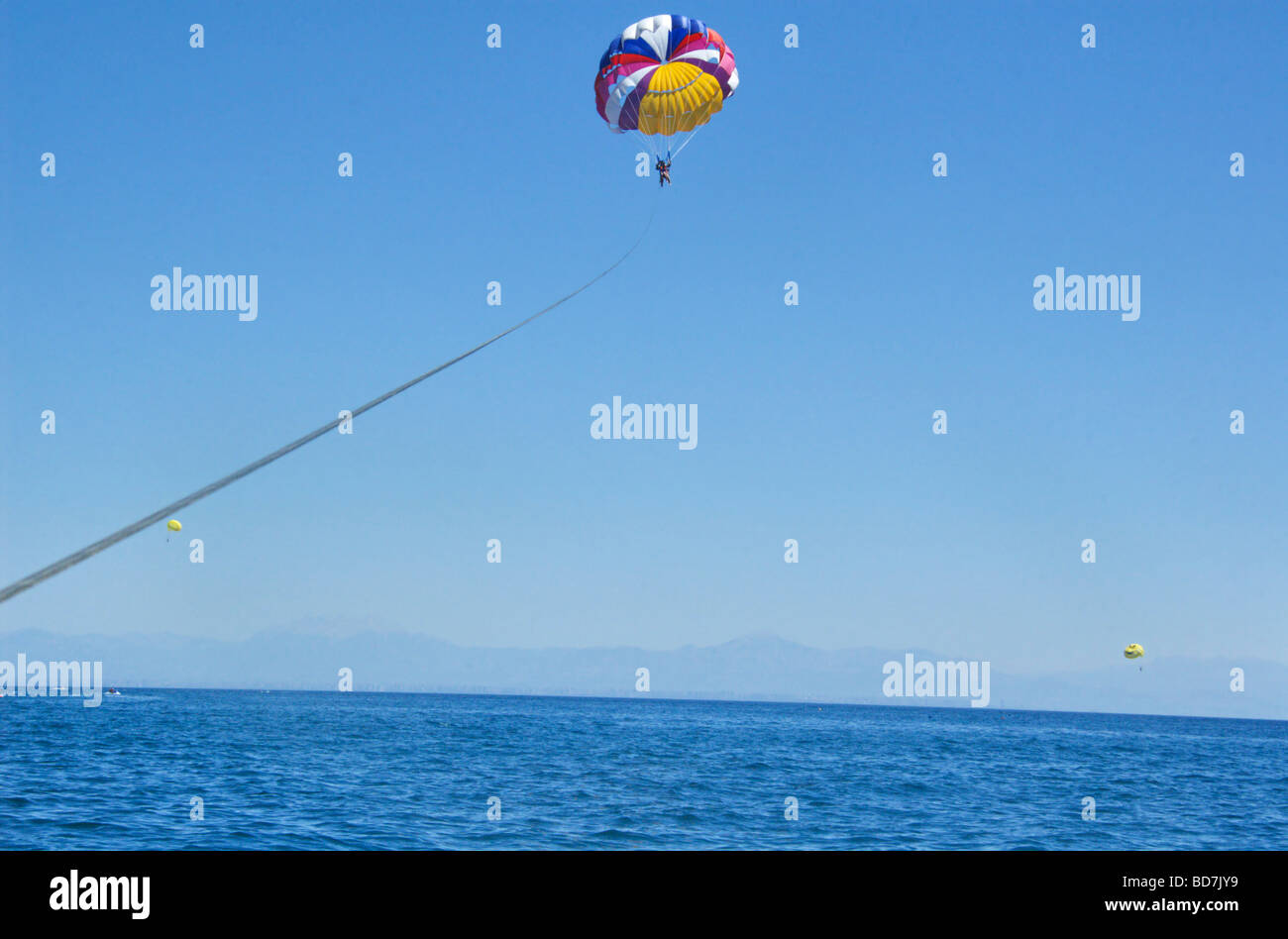 Para sailing towed by boat Stock Photo