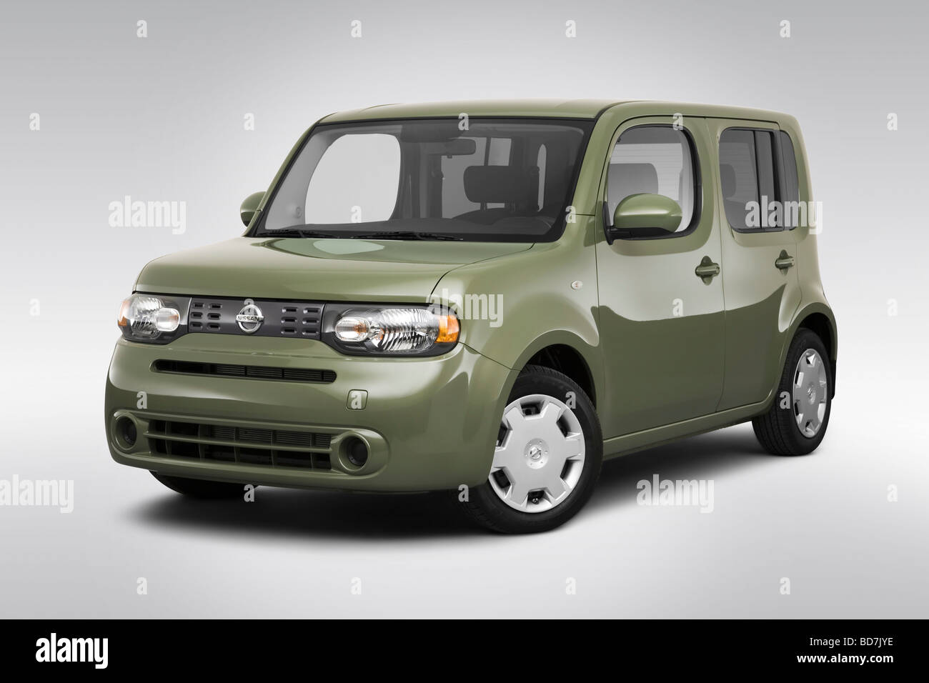 2009 Nissan Cube 1.8 S in Green - Front angle view Stock Photo