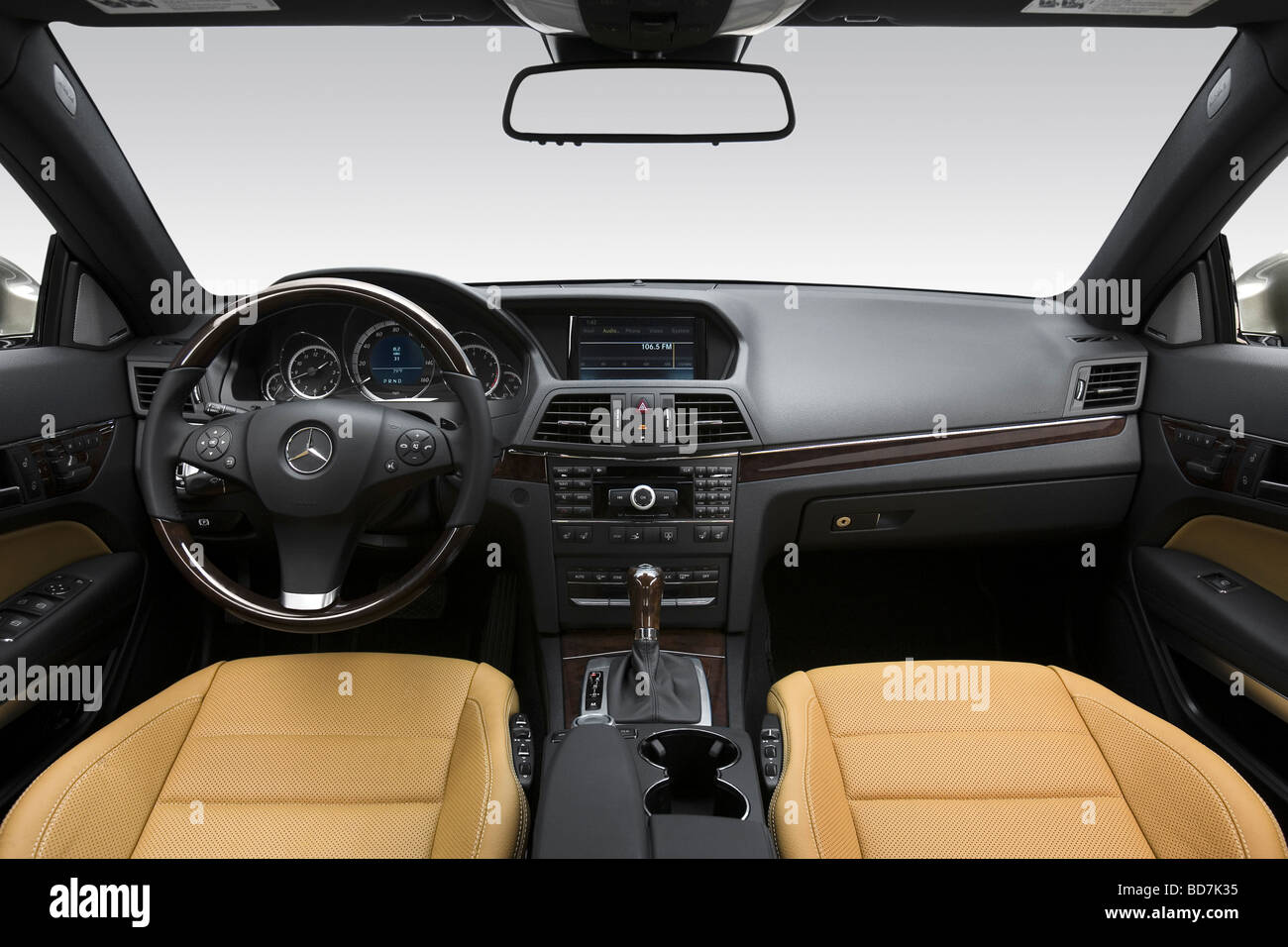 2010 Mercedes-Benz E-Class E550 in Gray - Dashboard, center console, gear shifter view Stock Photo