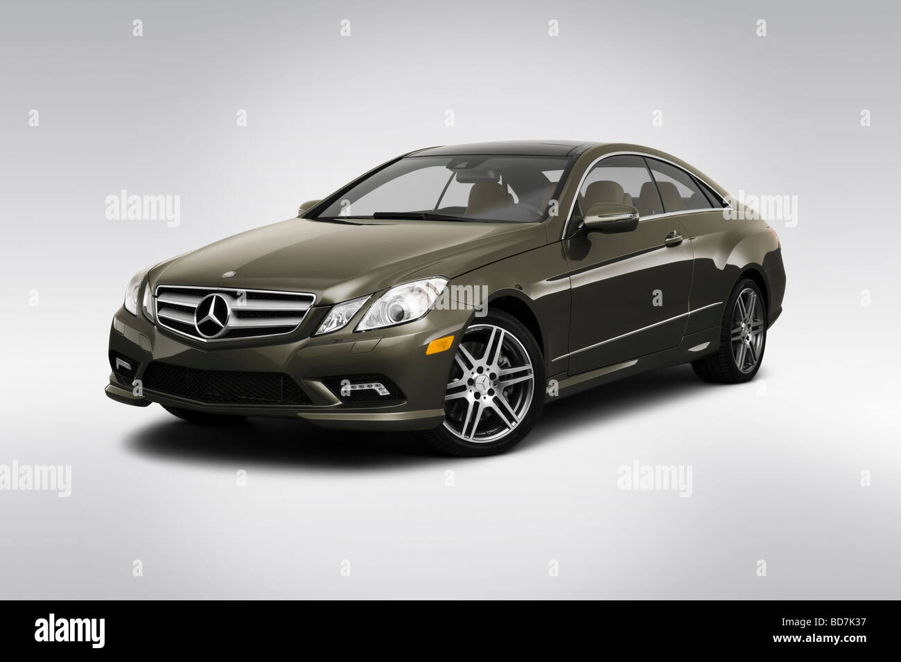 2010 Mercedes-Benz E-Class E550 in Gray - Front angle view Stock Photo