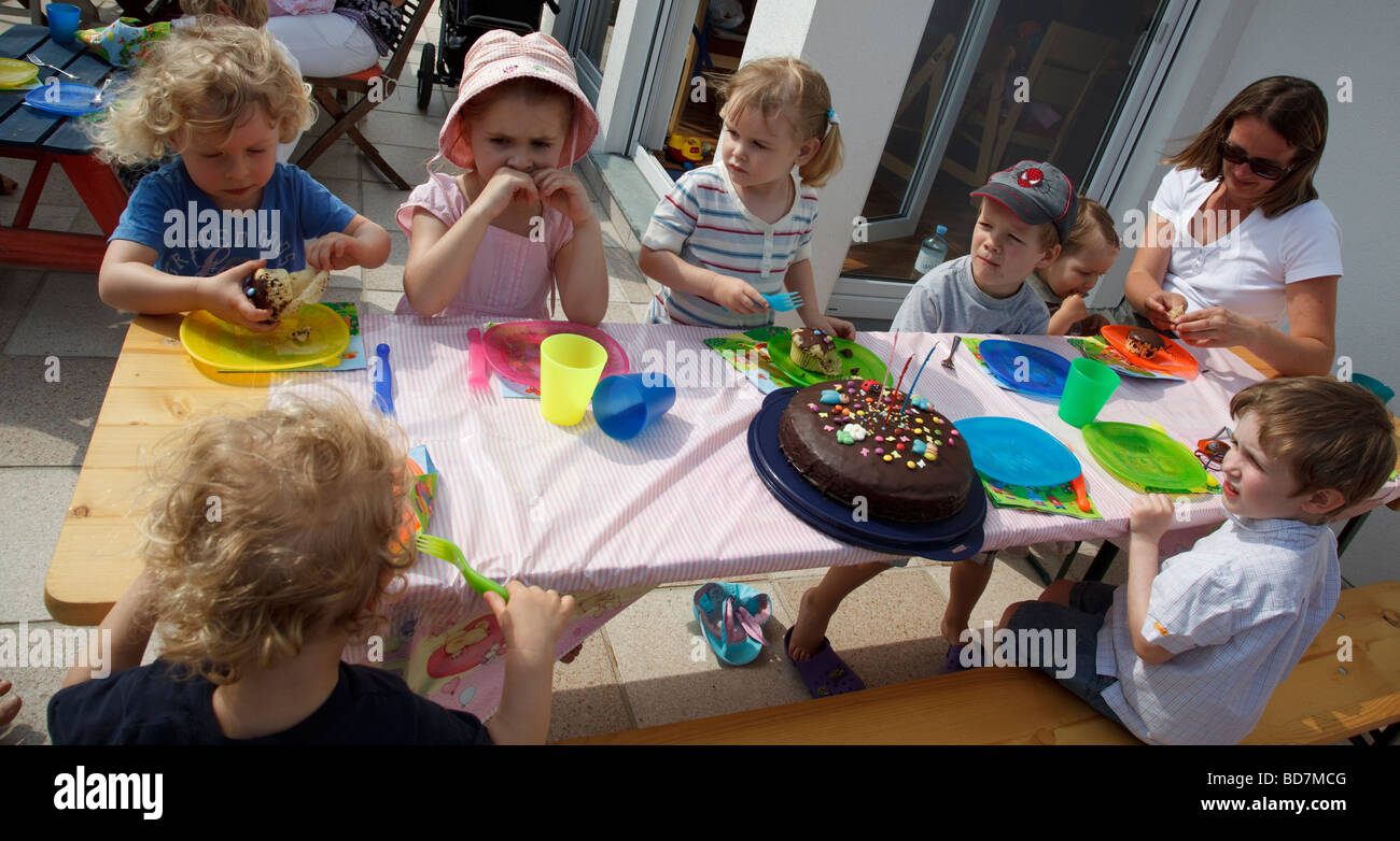 Children's birthday party food hi-res stock photography and images - Alamy