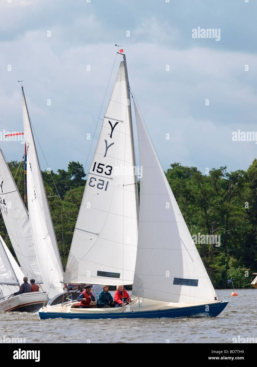 YEOMAN SAILING BOATS TAKING PART IN RACE AT WROXHAM REGATTA NORFOLK ...