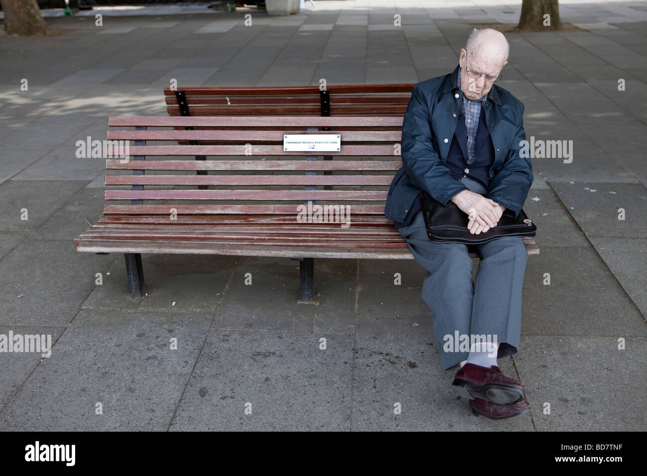 Sleep on bench hi-res stock photography and images - Alamy