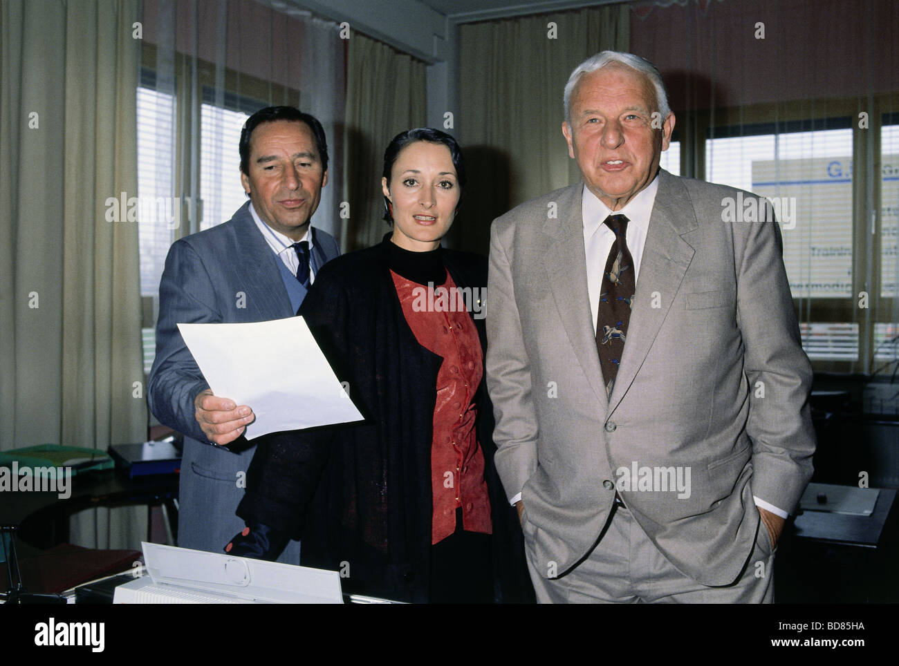 TV series, 'Büro, Büro', DEU 1982 - 1993, 2nd season 1989, scene with: Henry van Lyck, Eleonore Weisgerber, Walter Buschhoff, Third-Party-Permissions-Neccessary Stock Photo