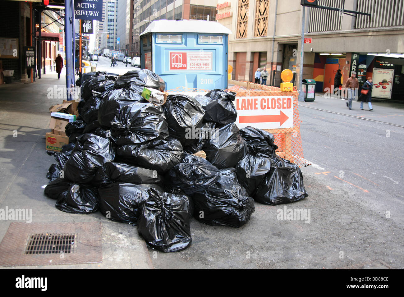 https://c8.alamy.com/comp/BD88CE/pile-of-trash-in-plastic-bags-awaiting-garbage-collection-on-a-street-BD88CE.jpg