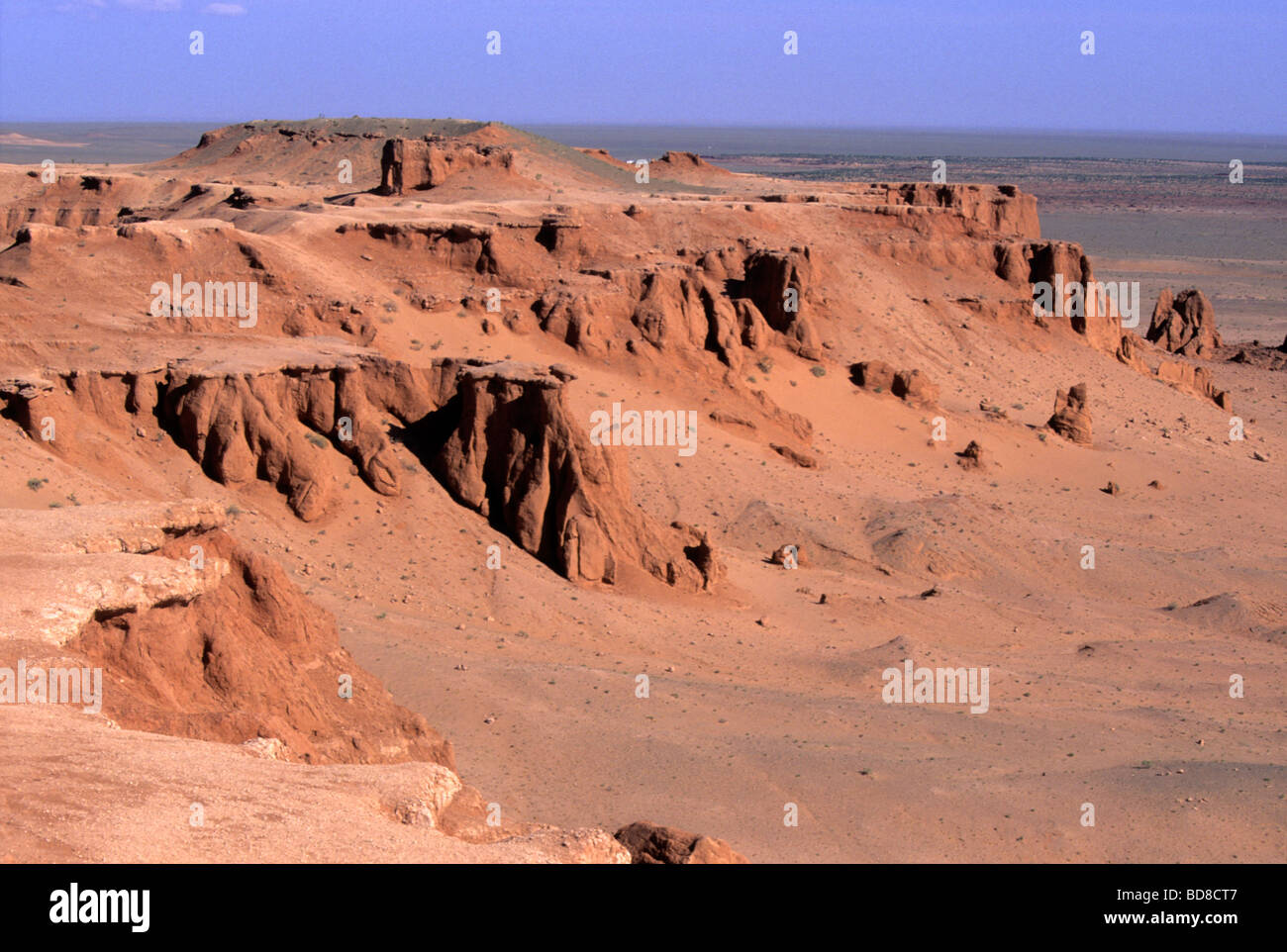 Panorama of the red earth of Bayanzag flaming cliffs, aka dinosaur cemetery, Gobi Desert, Mongolia Stock Photo