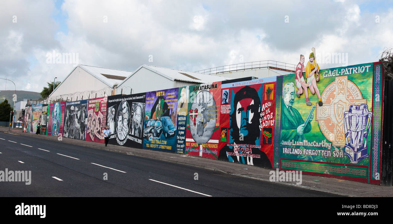 Murals on the International Wall in Divis Street, at the bottom of the Falls Road in West Belfast, Northern Ireland Stock Photo