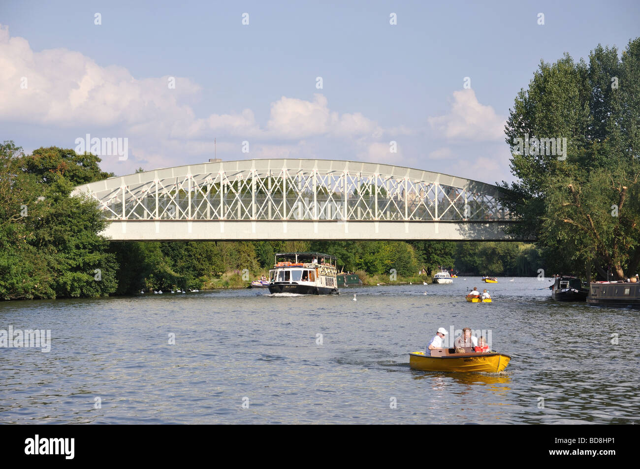 Windsor bridge over river thames hi-res stock photography and images ...