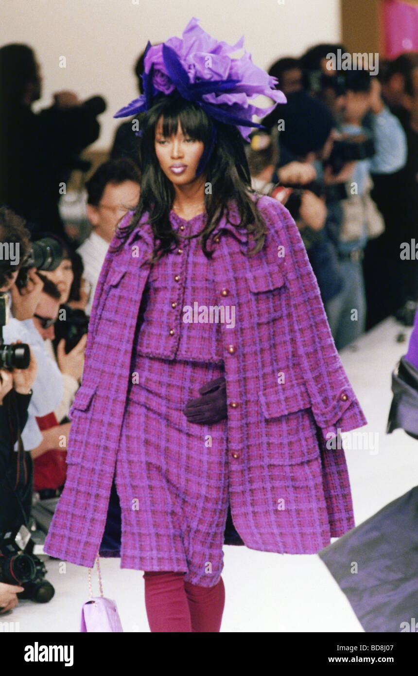 Campbell, Naomi * 22.5.1970, British model, full length, Prete a Porter fashion show, Paris, winter collection 1995/1996, Yves Saint-Laurent, Stock Photo