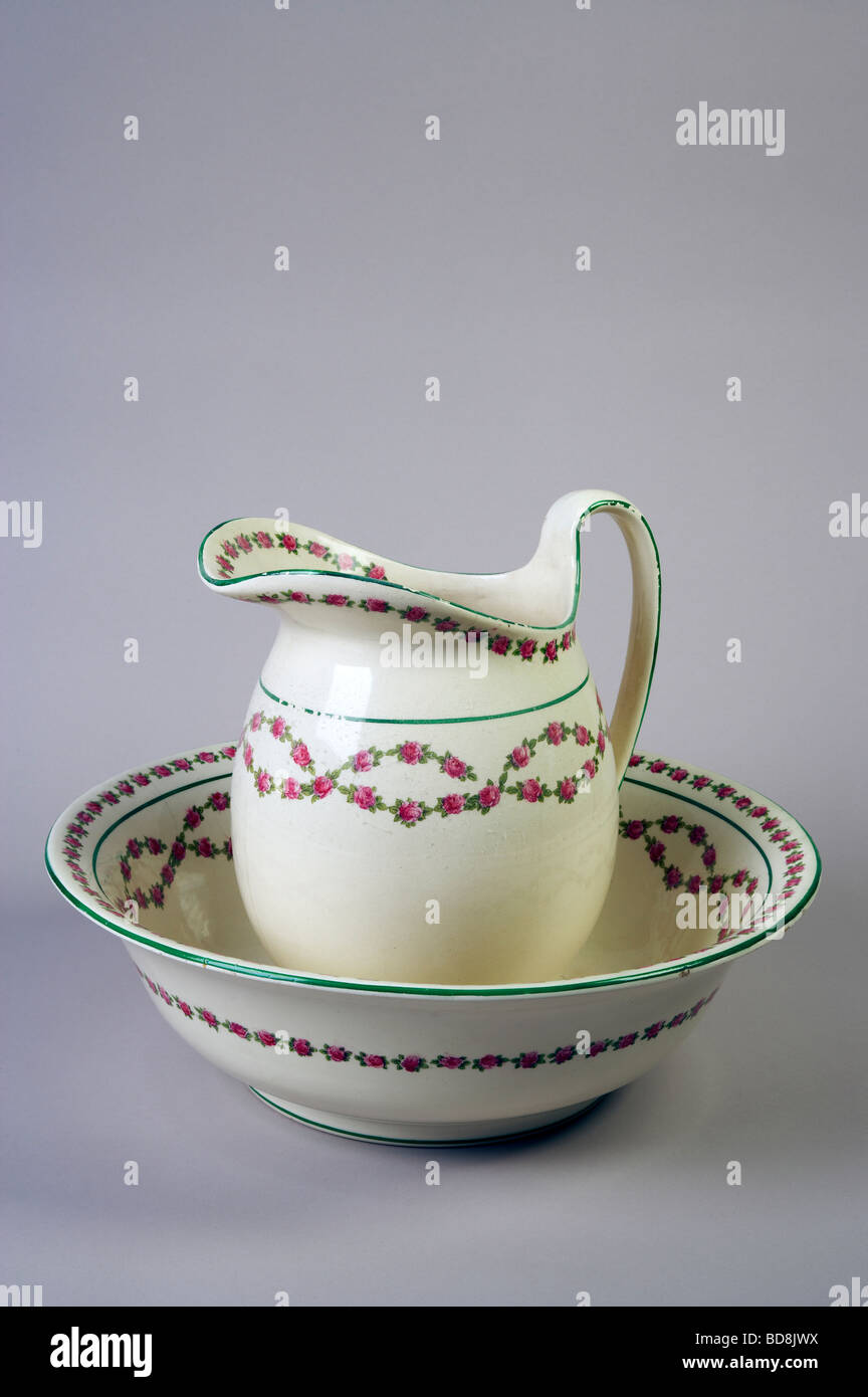 Wash bowl and jug hi-res stock photography and images - Alamy