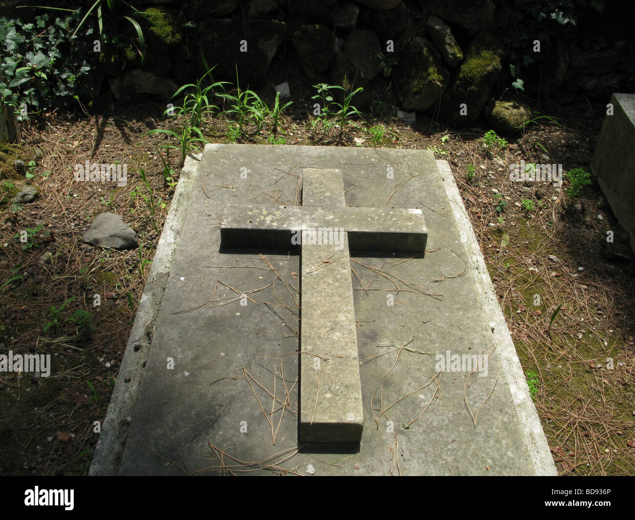 old cross gravestone in protestant cemetery near piramide, rome Stock Photo
