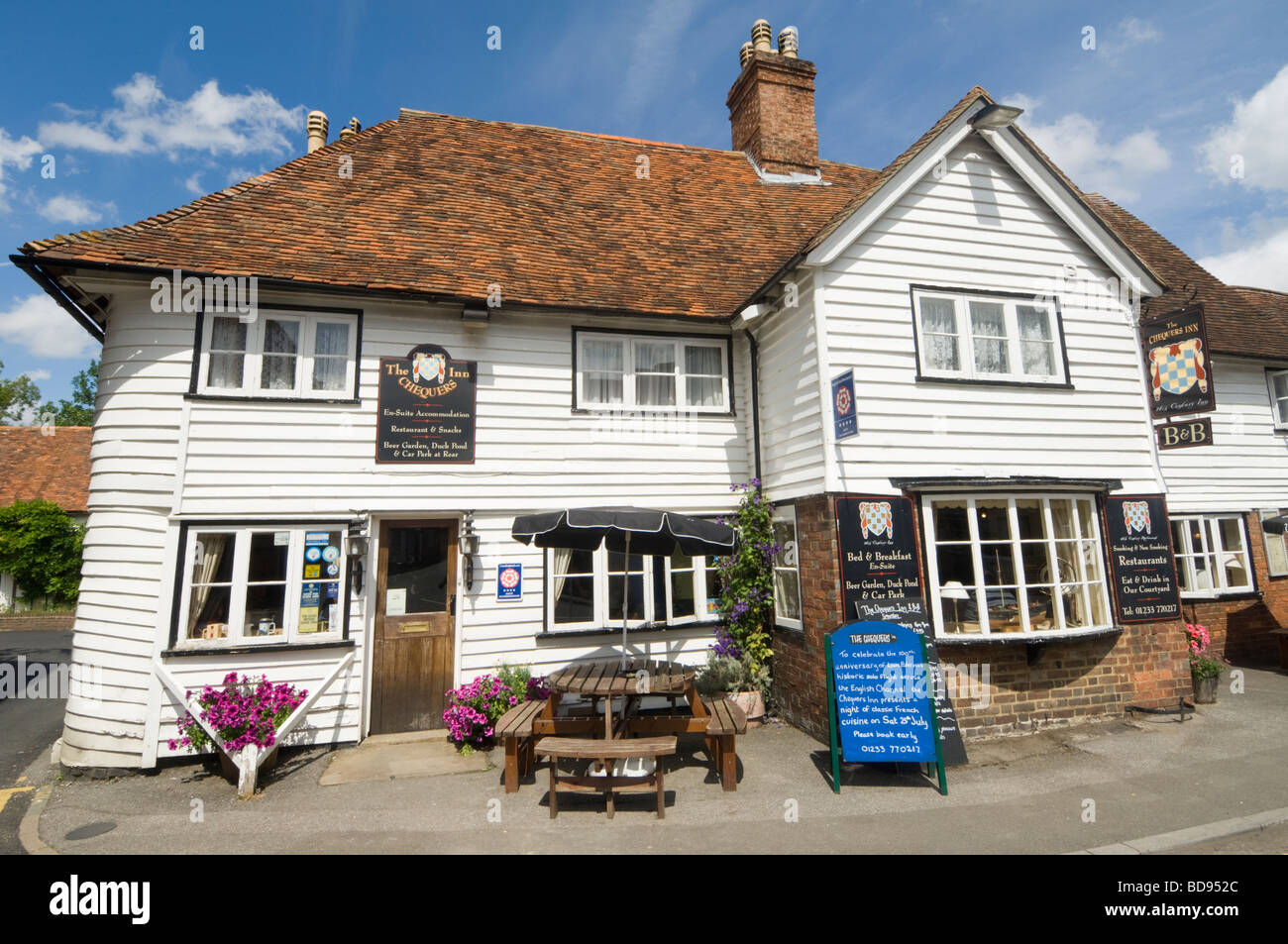 Quaint village pub in the small rural town of Smarden, Kent, UK Stock Photo