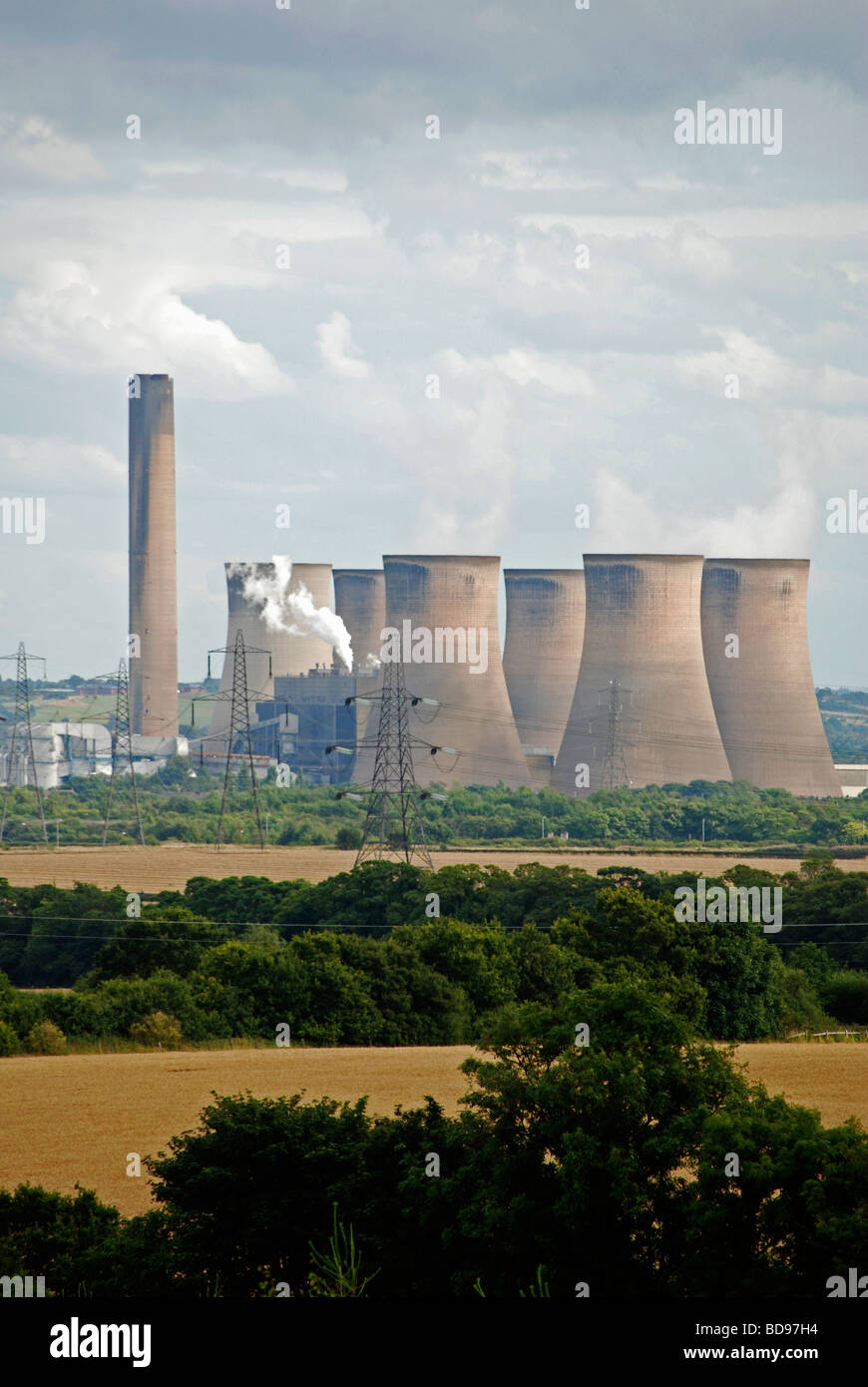 the cooling towers at 'fiddlers ferry ' power station near warrington,cheshire,uk Stock Photo