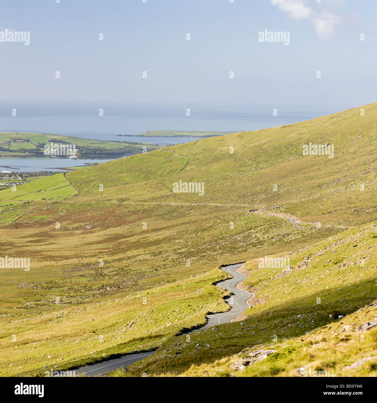 Connor Pass Road to Dingle Town and the sea.. The winding road of the Connor Pass from sea to peak Stock Photo