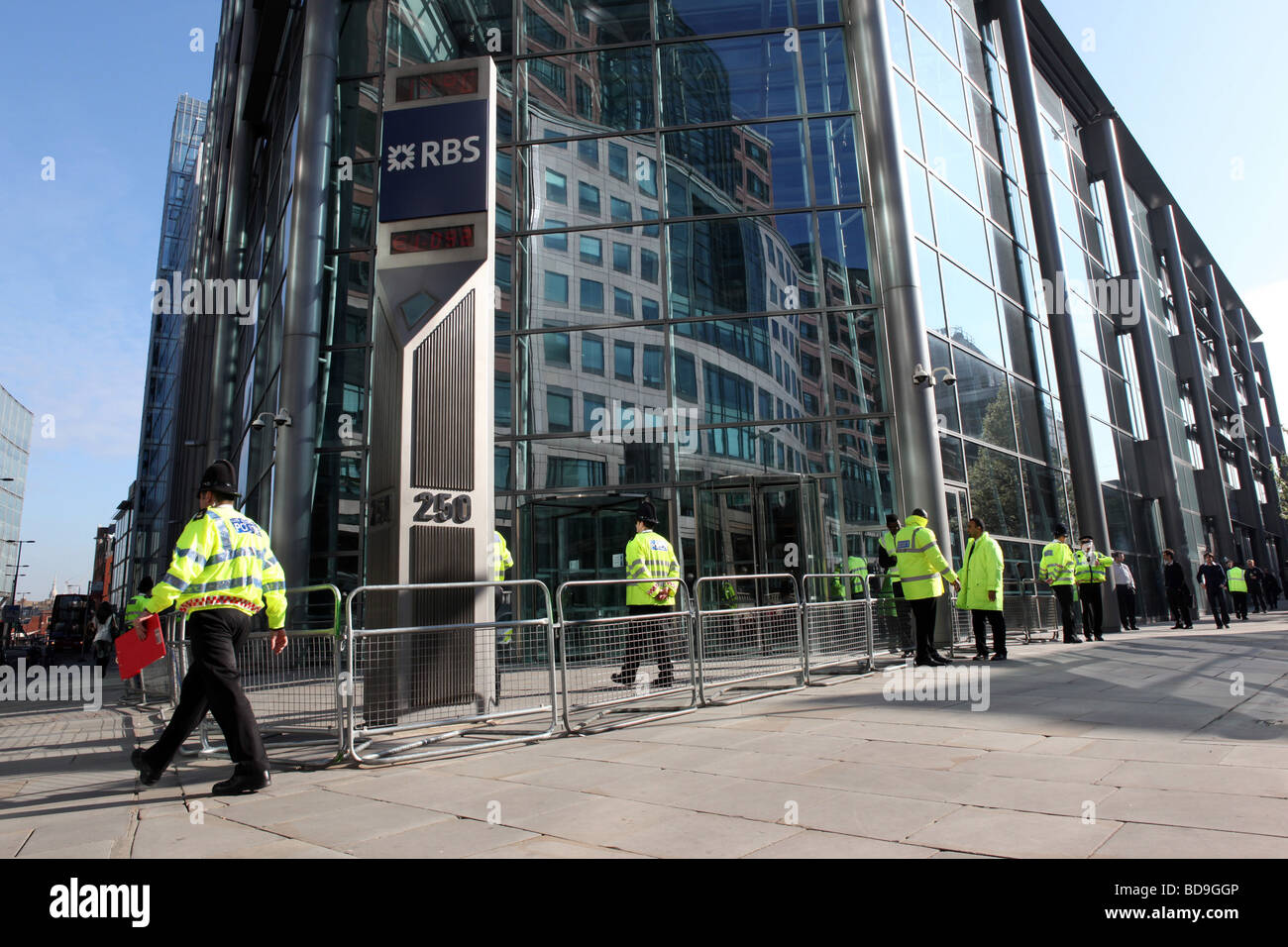 Police outside Royal Bank of Scotland in central London Stock Photo