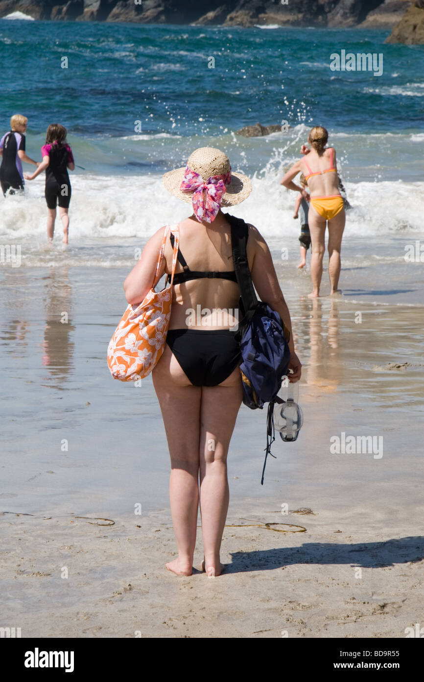 Celebrity beach bag hi-res stock photography and images - Alamy