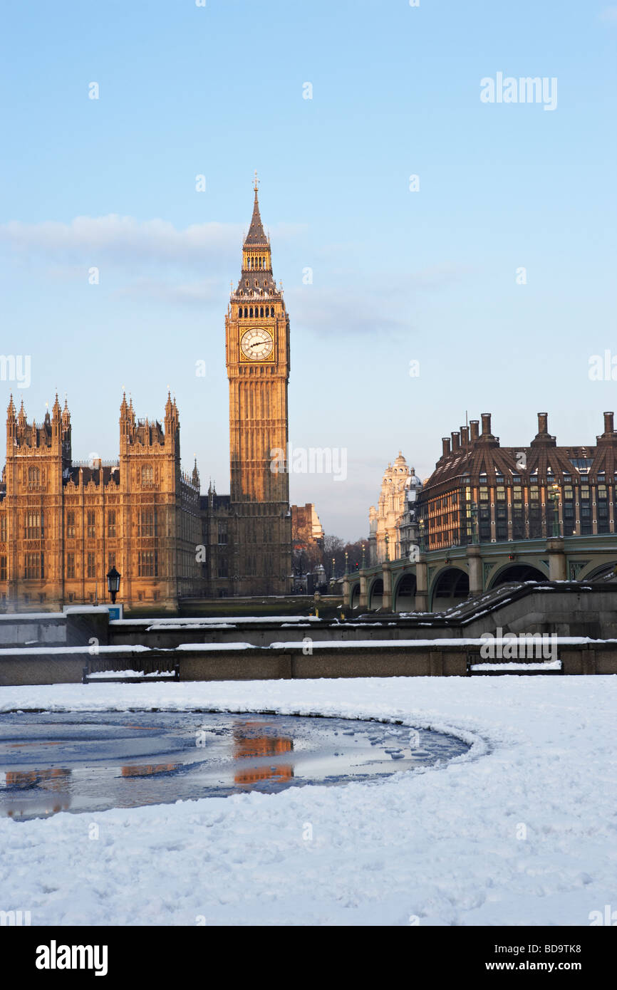Snow on ground in front of Houses of Parliament and Big Ben London England Stock Photo