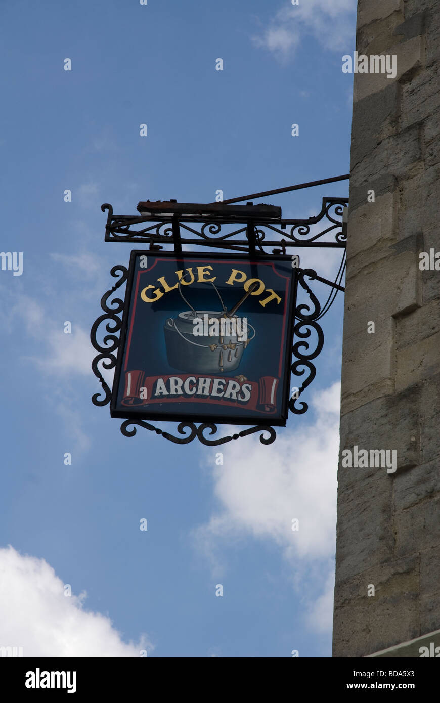 Glue Pot Public house, pub sign Swindon Wiltshire UK Stock Photo