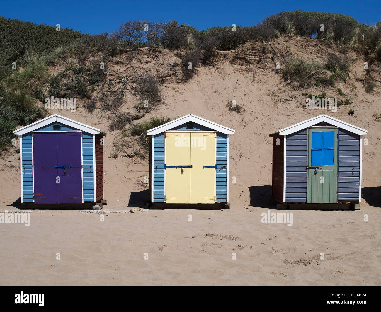 beach huts at saunton sands devon Stock Photo Alamy