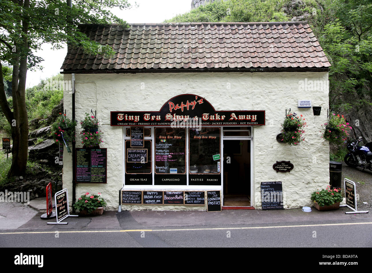 Tiny Tea Shop Cheddar Stock Photo Alamy