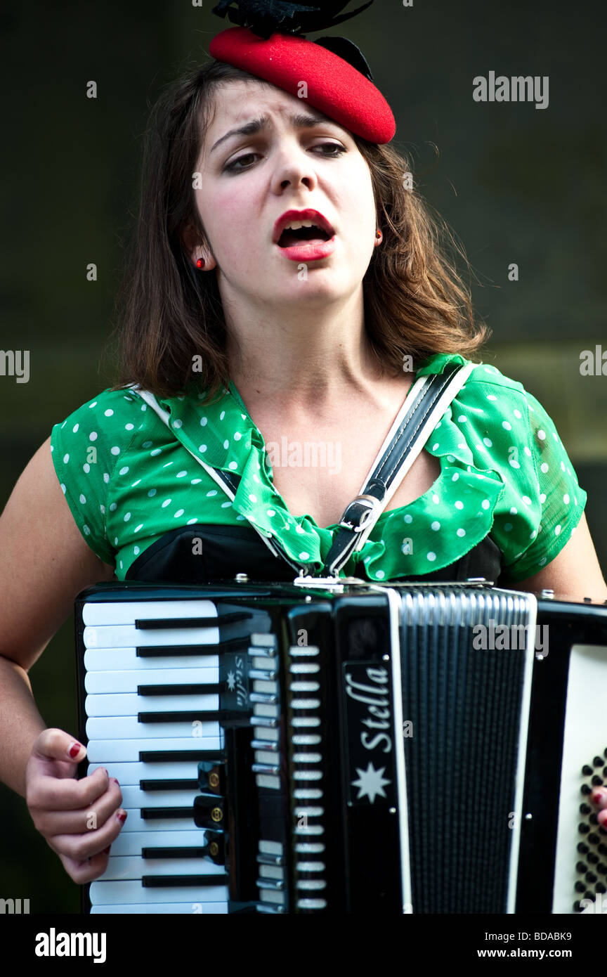Fringe Festival performer in the Royal Mile Edinburgh Stock Photo