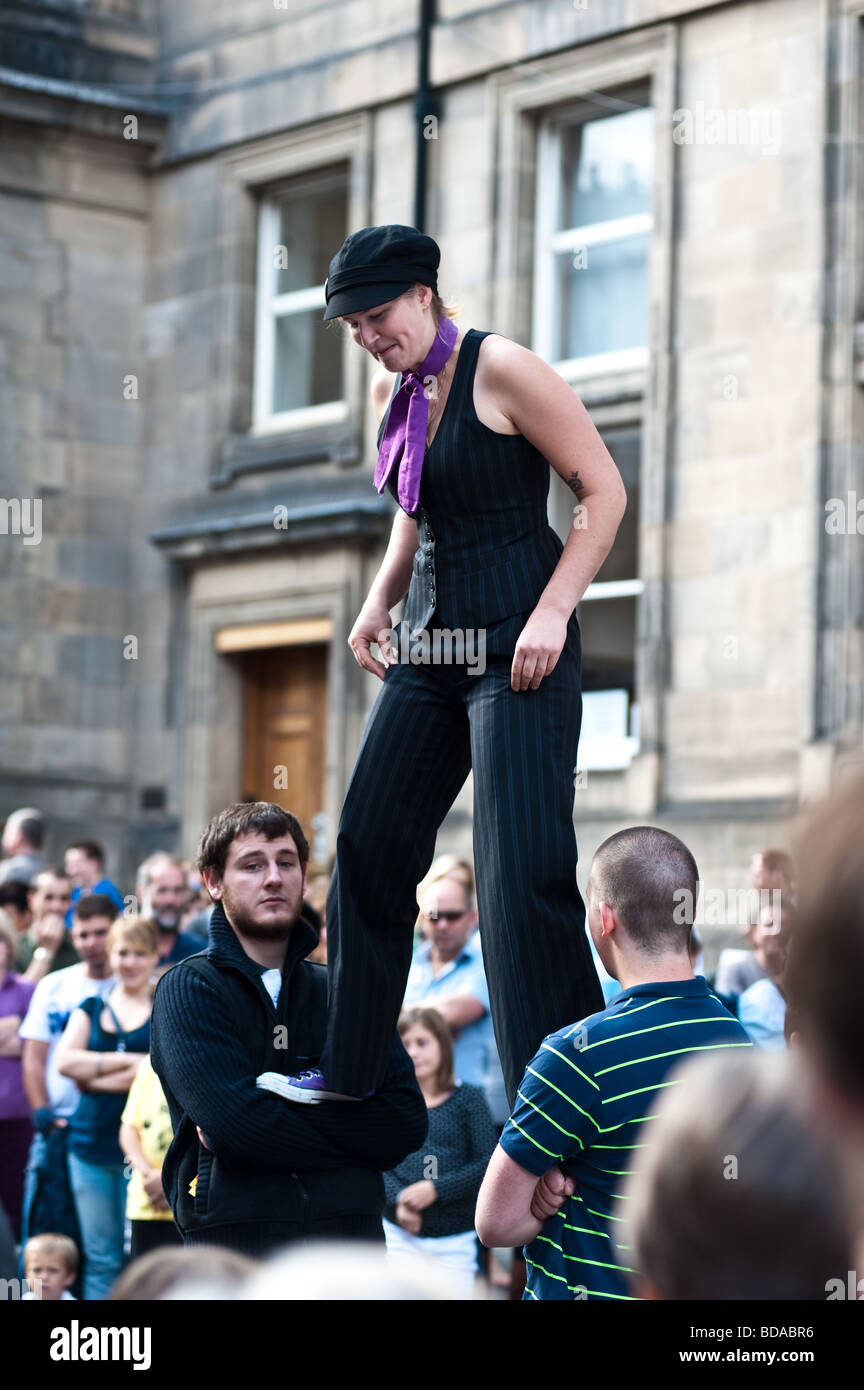 Fringe Festival performer in the Royal Mile Edinburgh Stock Photo