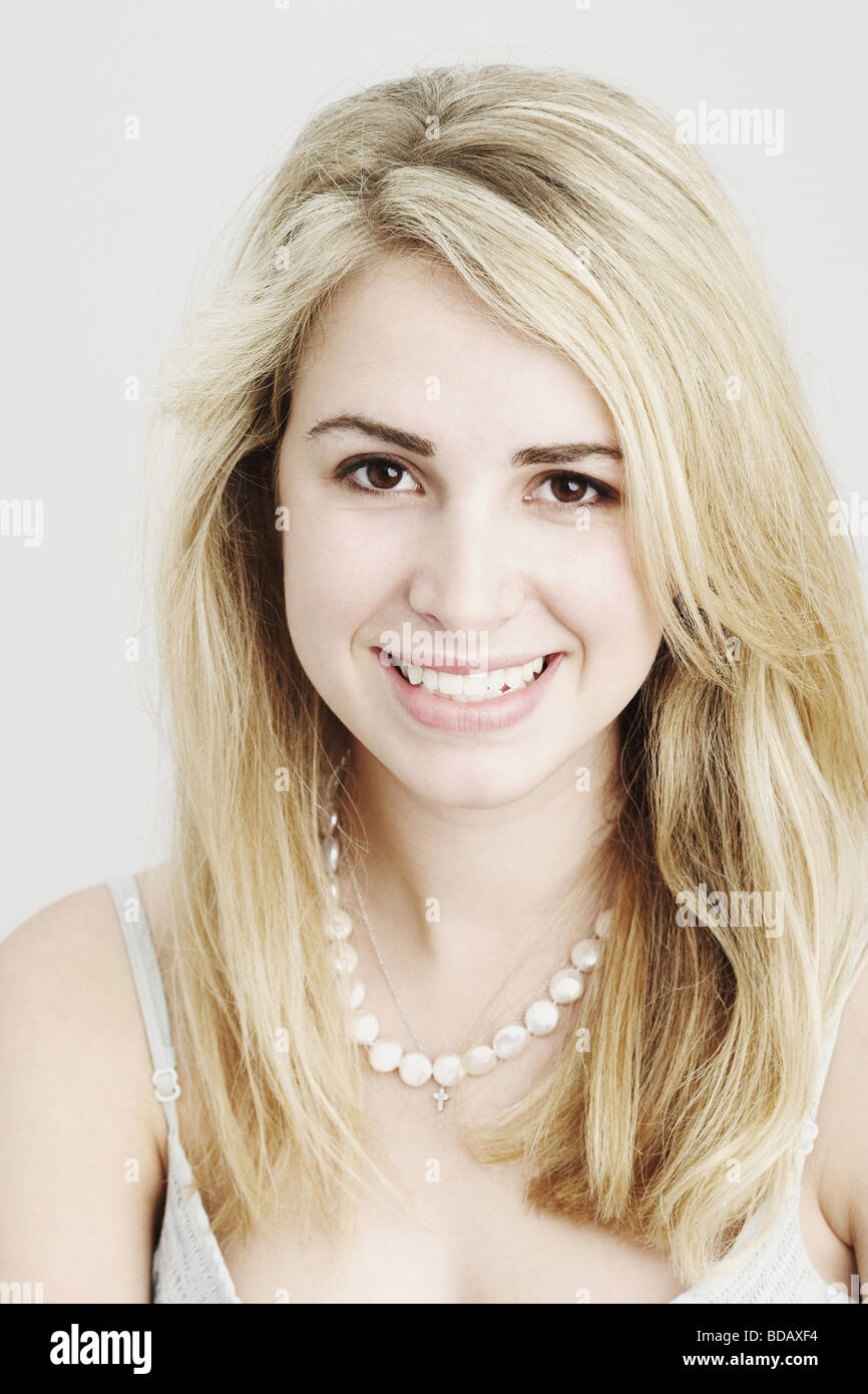 Portrait of a young woman smiling Stock Photo - Alamy