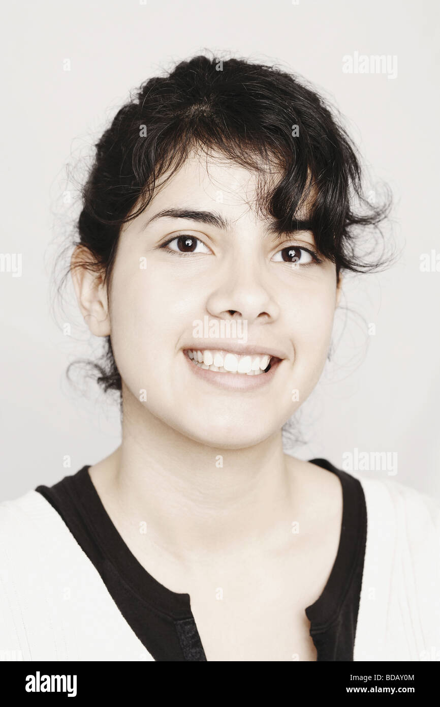 Portrait of a young woman smiling Stock Photo - Alamy