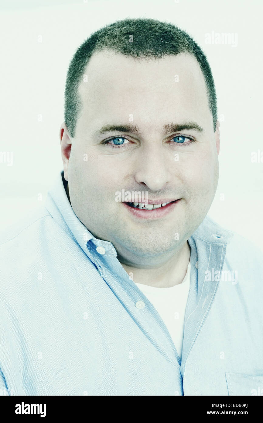 Man blue eyes smiling hi-res stock photography and images - Alamy