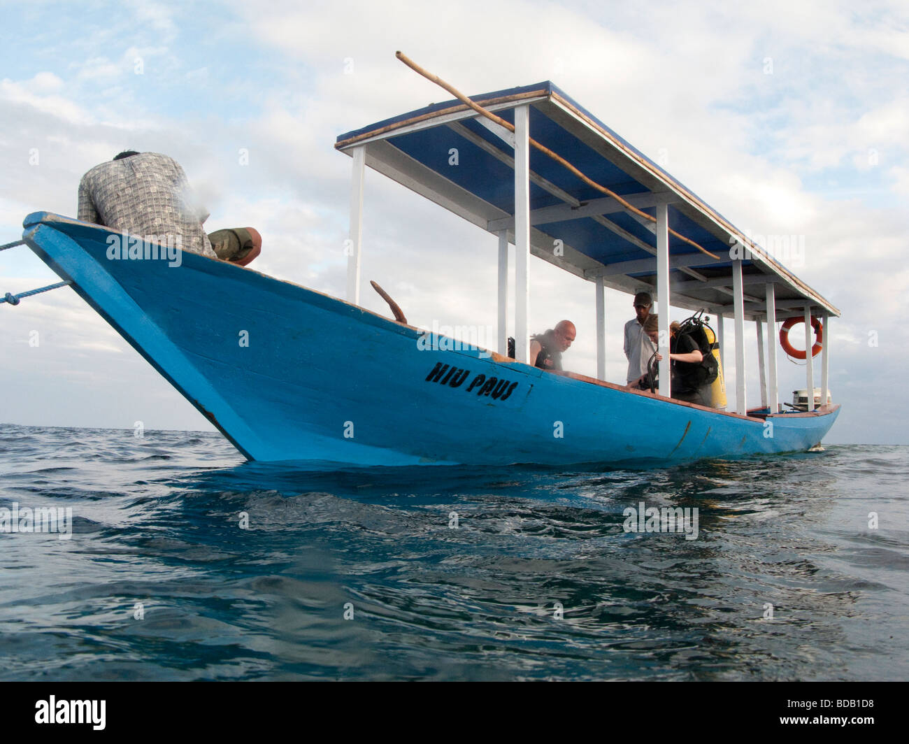 Indonesia Sulawesi Hoga Island Operation Wallacea padi student and instructor on scuba dive boat Stock Photo