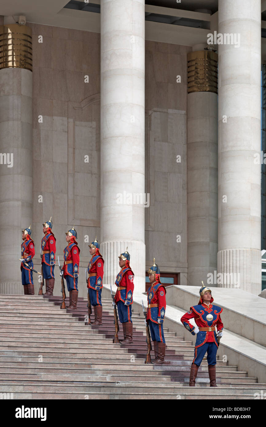 Mongolian soldiers in uniform stand at attention beside Genghis Khan monument, Government House, Ulaan Baatar, Mongolia Stock Photo
