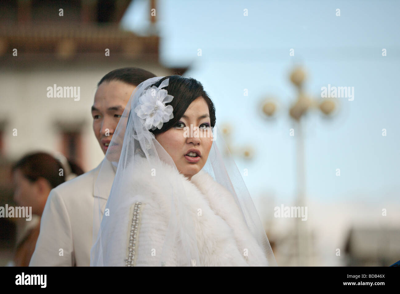 https://c8.alamy.com/comp/BDB46X/pretty-mongolian-bride-outdoors-ulaan-baatar-mongolia-BDB46X.jpg