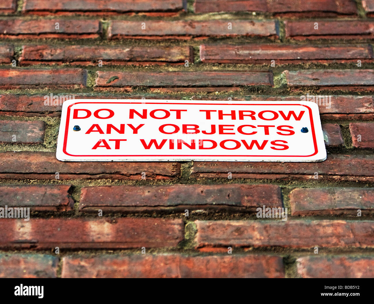 do not throw sign on wall Stock Photo Alamy