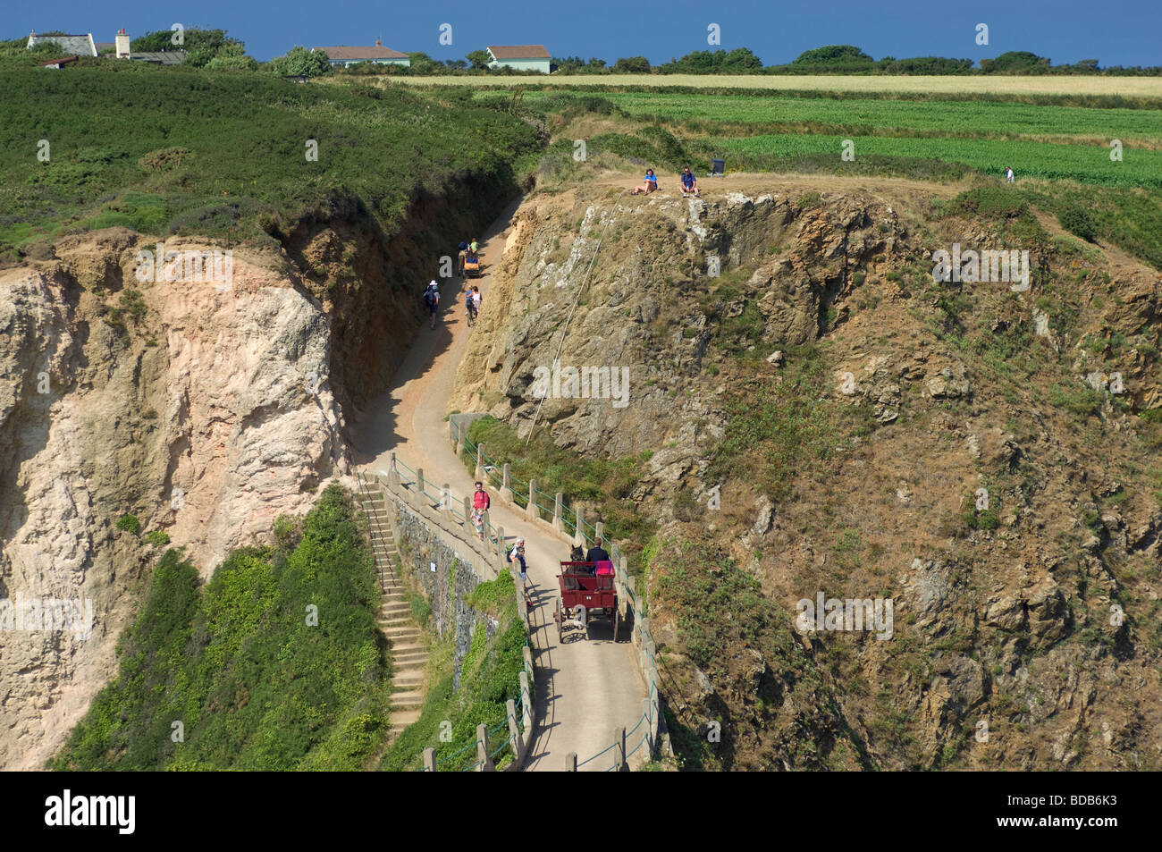 Horse carriage crossing the narrow isthmus of La Coupée, Island of Sark, Channel Islands Stock Photo