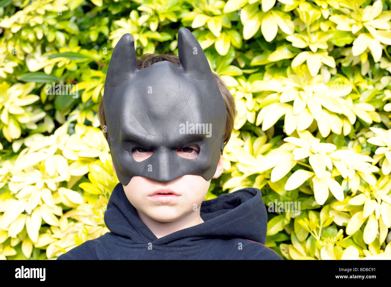 Niño de seis años de edad máscara de Batman Fotografía de stock - Alamy