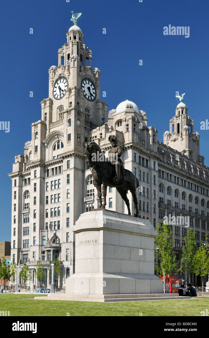 Liver Building and equestrian statue of Edward VII, Pier Head, Liverpool Stock Photo