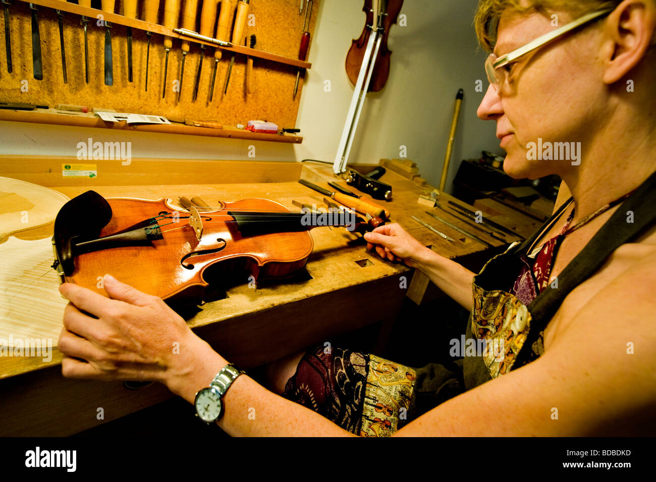Alessandra Pedota Violin maker Cremona Italy Stock Photo Alamy