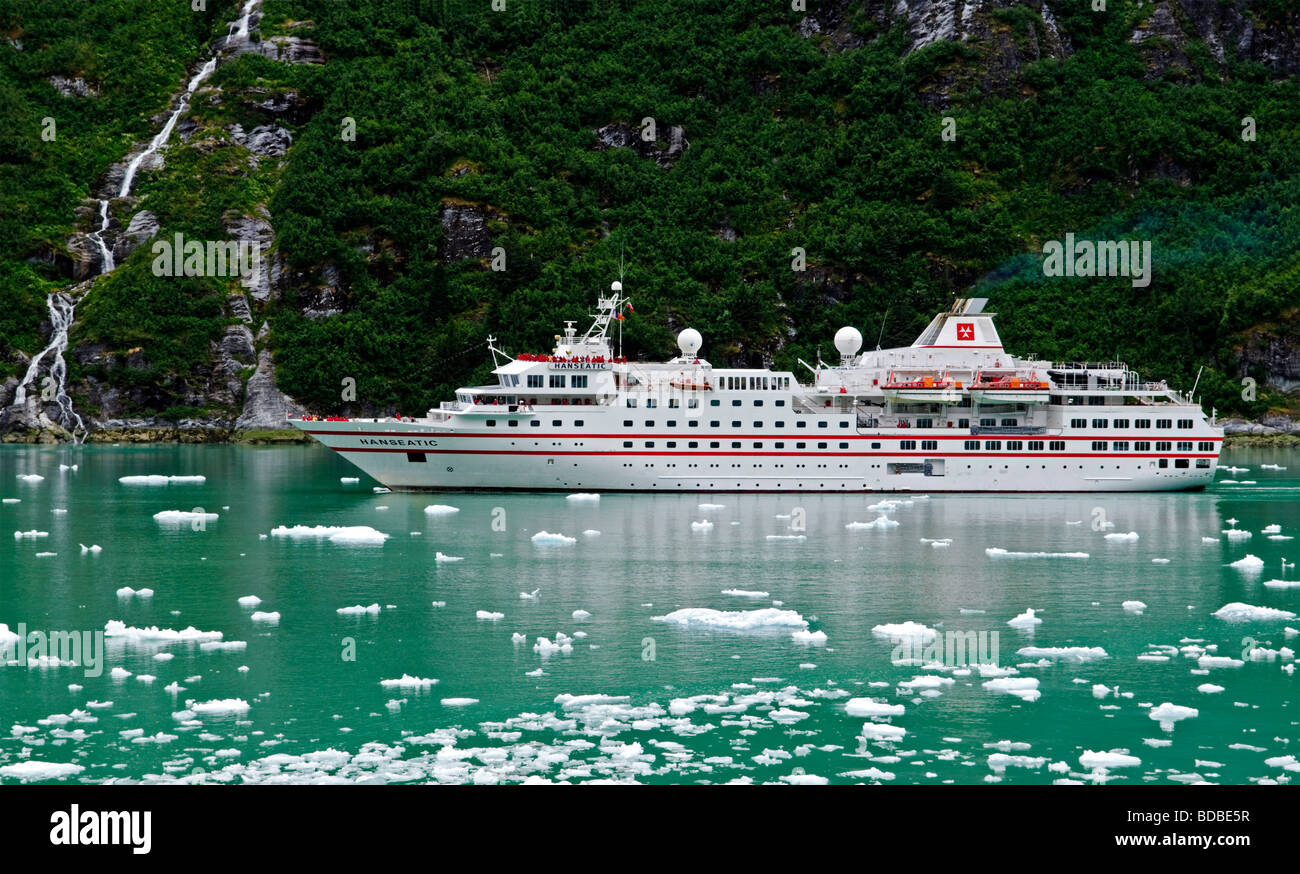 The Inside Passage, Hanseatic Alaska explorer cruise ship Stock Photo