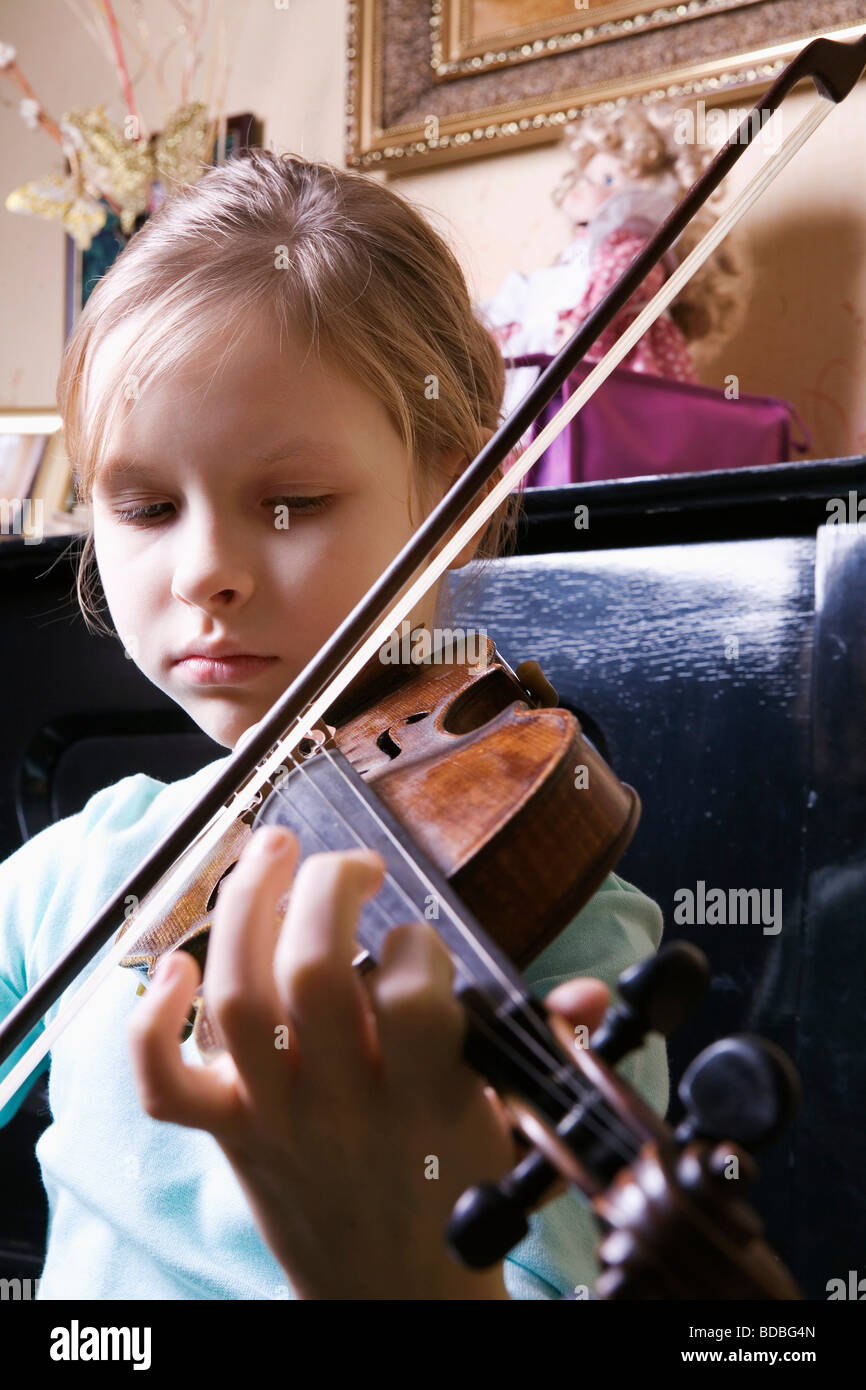young girl playing violin at home Stock Photo - Alamy