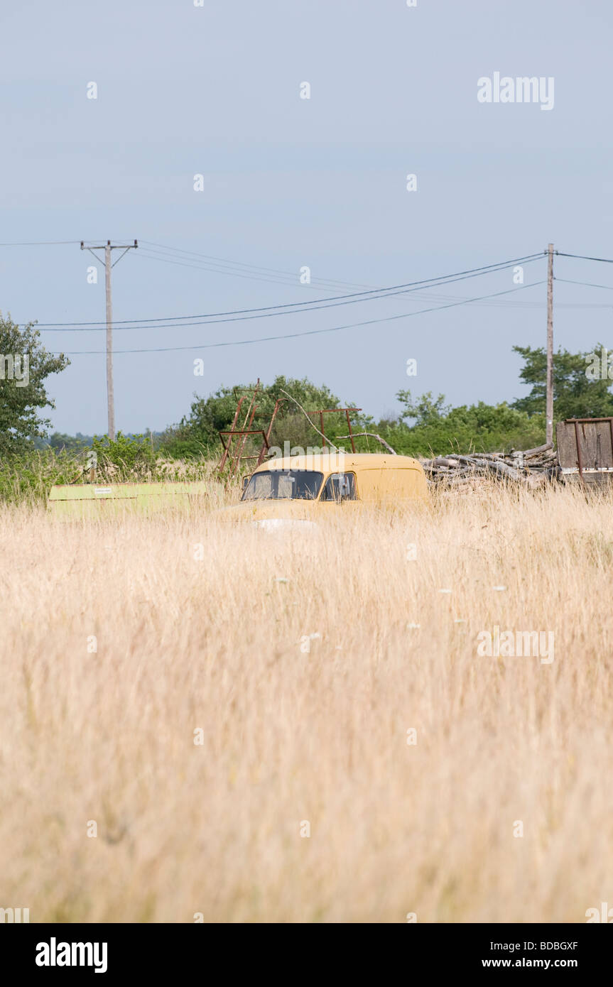 Car in crop field hi-res stock photography and images - Alamy