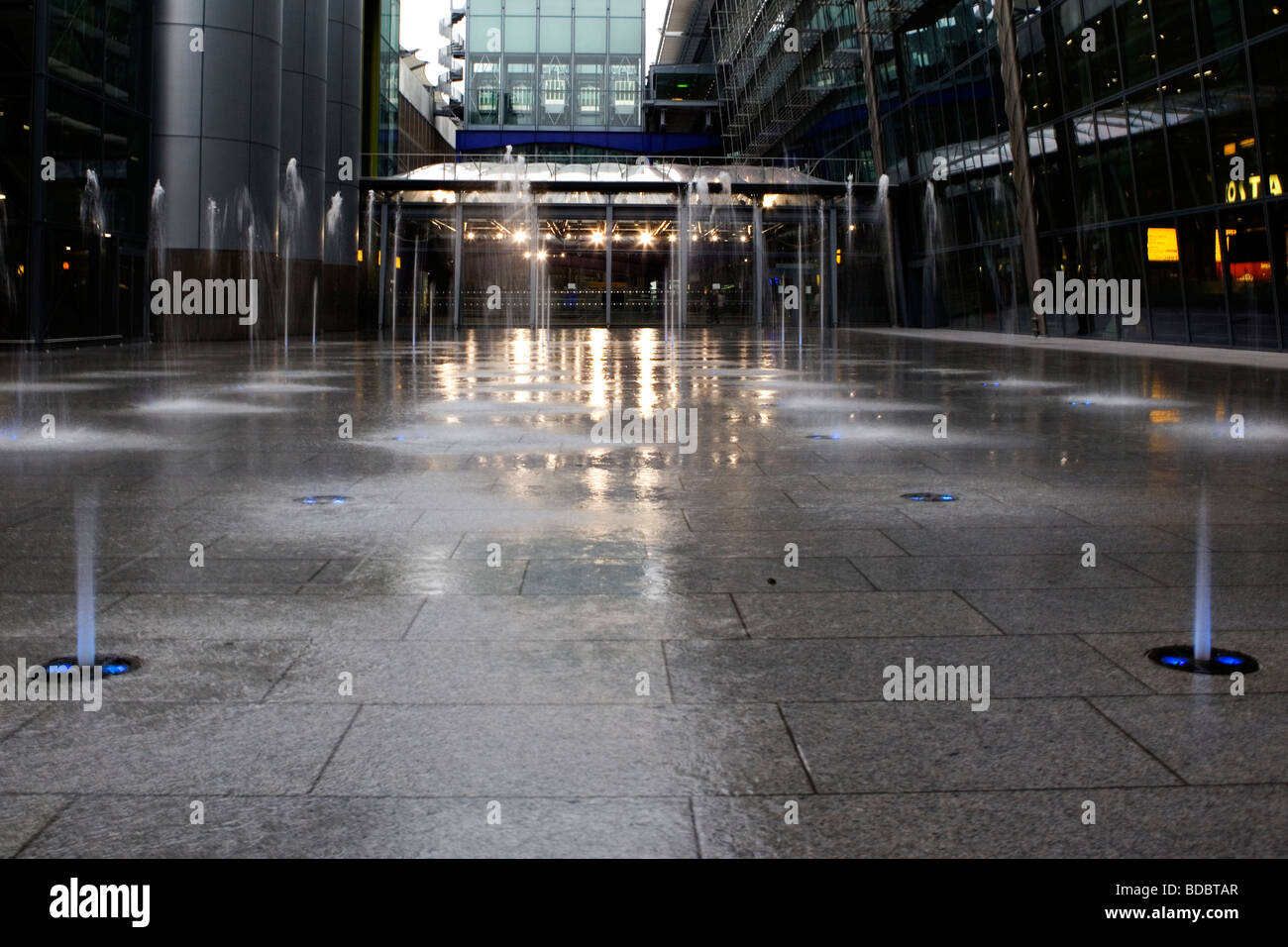 Heathrow Fountain Stock Photo Alamy